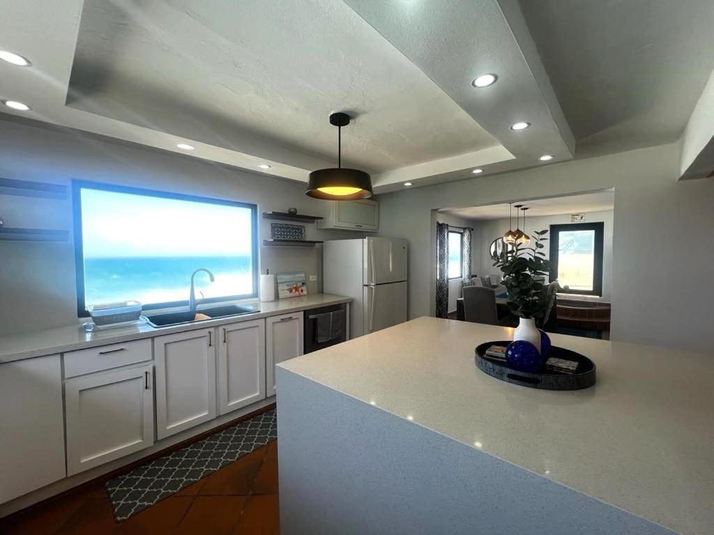 4 Bedroom Kikita Beach Villa Oceanfront W Pool Dorado Eksteriør billede