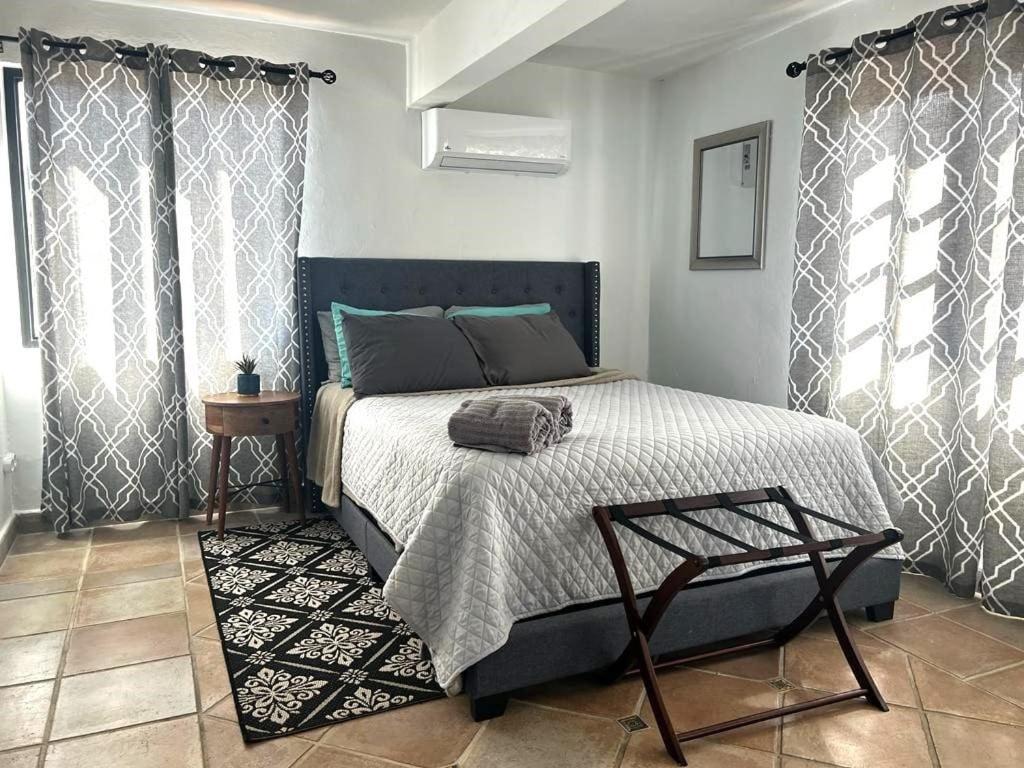 4 Bedroom Kikita Beach Villa Oceanfront W Pool Dorado Eksteriør billede