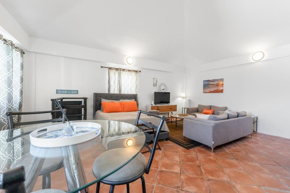 4 Bedroom Kikita Beach Villa Oceanfront W Pool Dorado Eksteriør billede