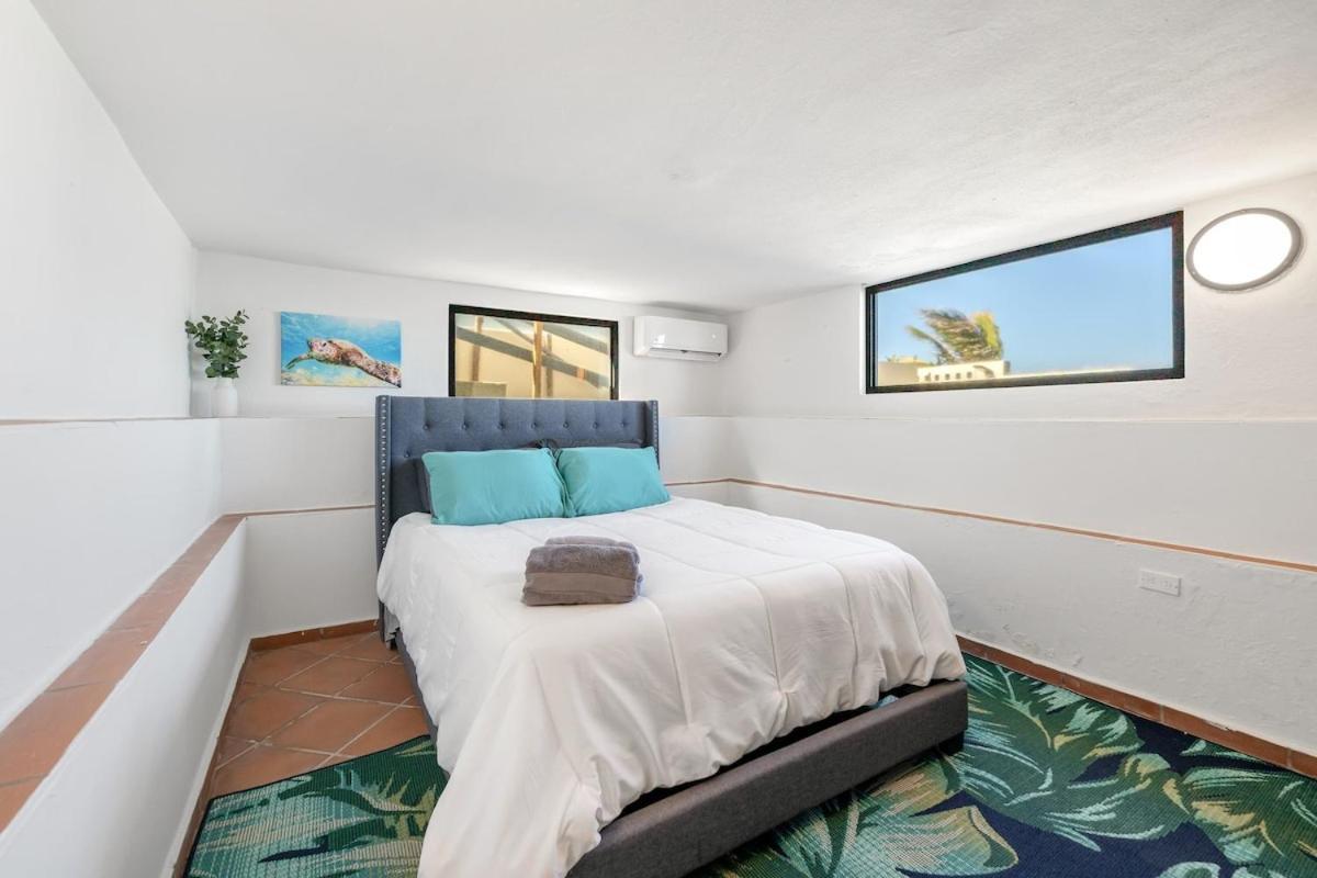 4 Bedroom Kikita Beach Villa Oceanfront W Pool Dorado Eksteriør billede