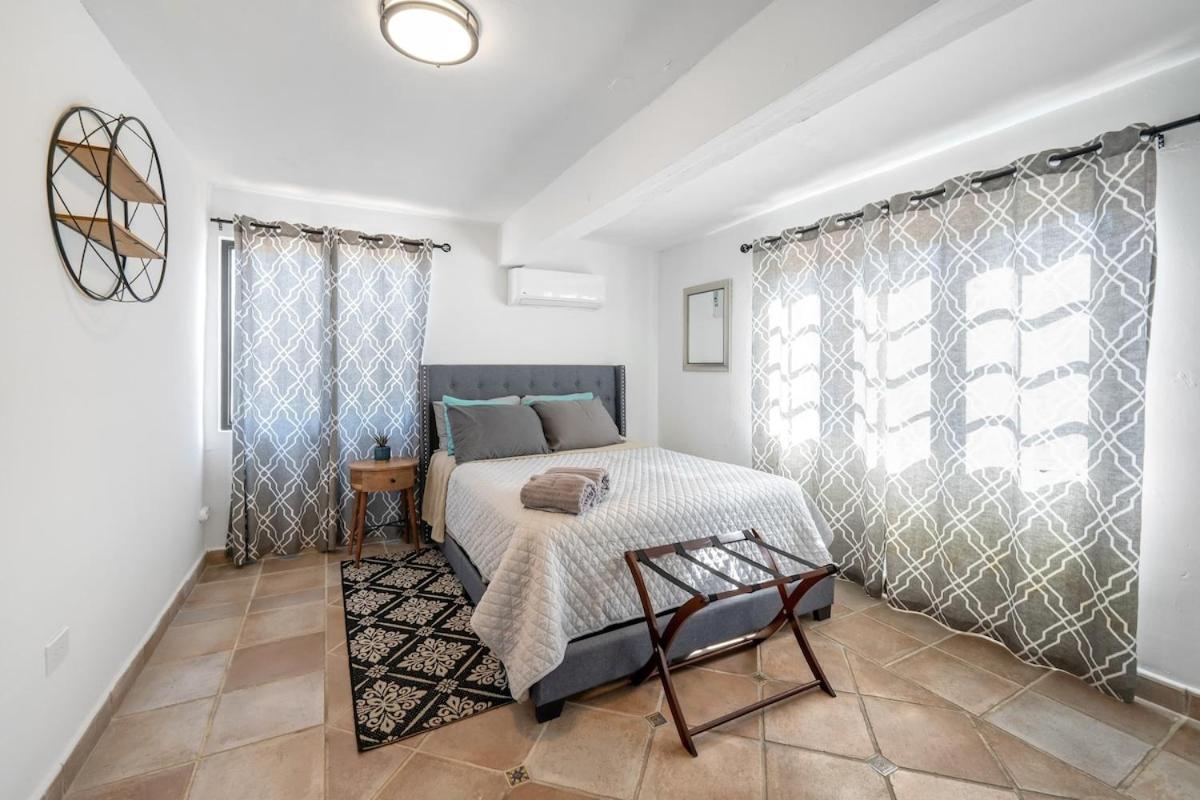 4 Bedroom Kikita Beach Villa Oceanfront W Pool Dorado Eksteriør billede
