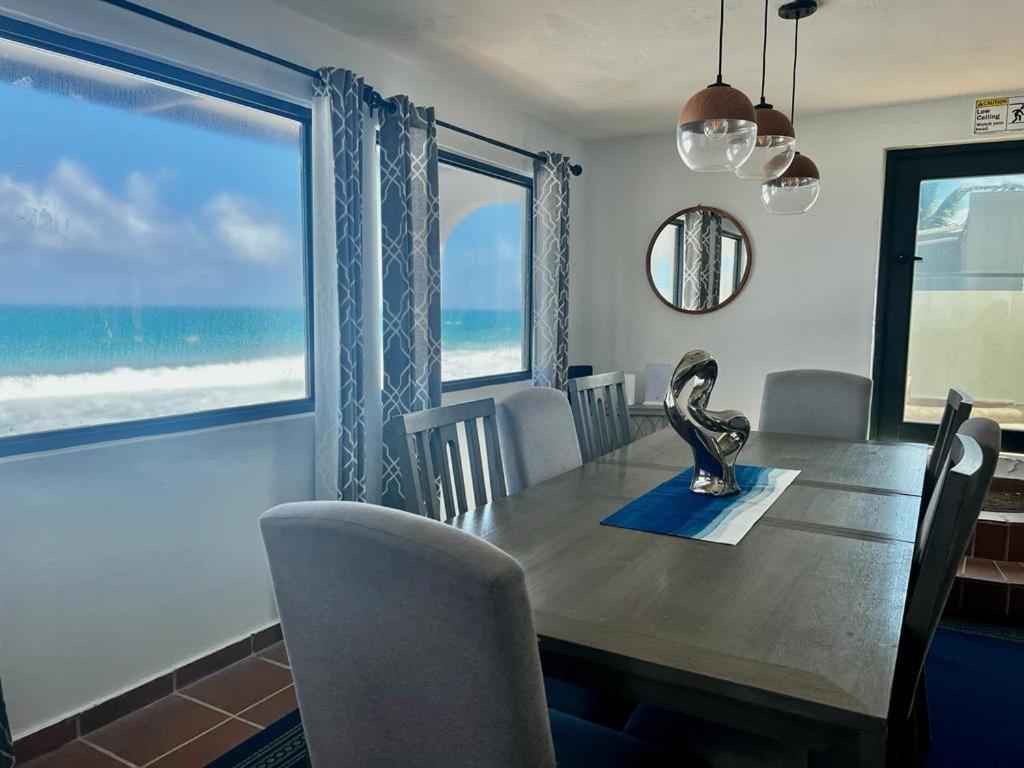 4 Bedroom Kikita Beach Villa Oceanfront W Pool Dorado Eksteriør billede